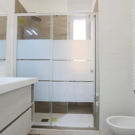 Bright & Central Apartment Near The Station Salerno Exterior foto