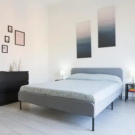 Bright & Central Apartment Near The Station Salerno Exterior foto