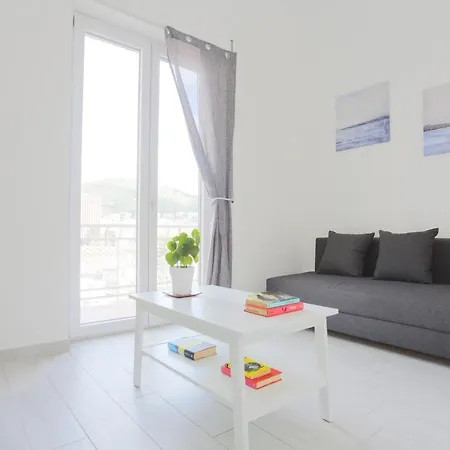 Bright & Central Apartment Near The Station Salerno Exterior foto