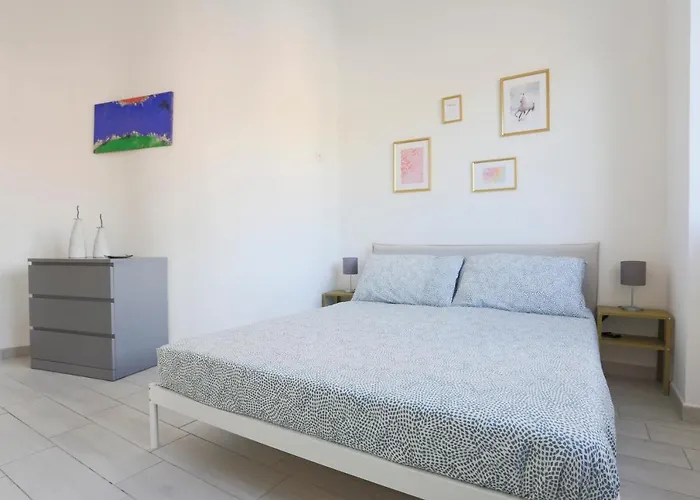 Bright & Central Apartment Near The Station