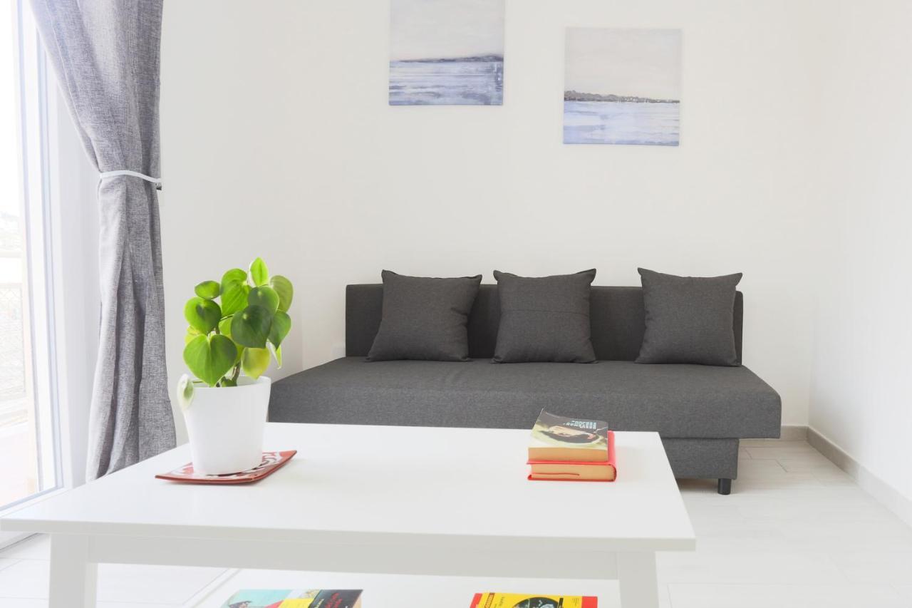 Apartment Bright & Near The Station Salerno