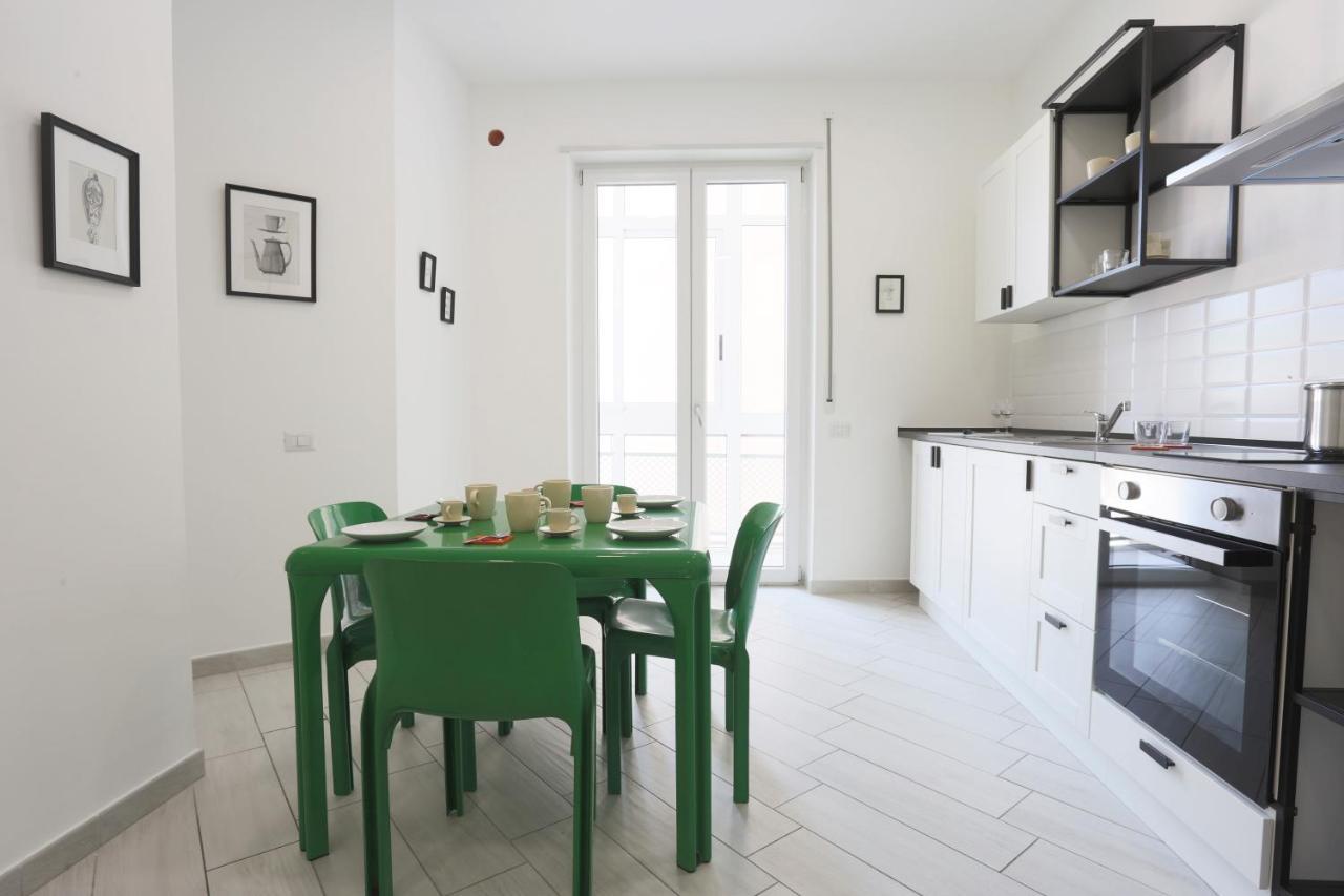 Bright & Near The Station Apartment